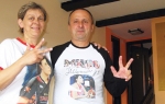 Ljubica i Srđan  Milovanović u majicama  sa likom svoje ćerke Jelene