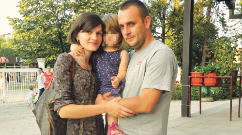 Aleksandra Radivojević i Darko Jokić sa ćerkicom
