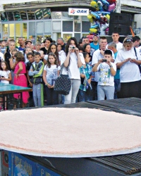 Leskovački roštilj majstori sa pljeskavicom teškom 56 kilograma