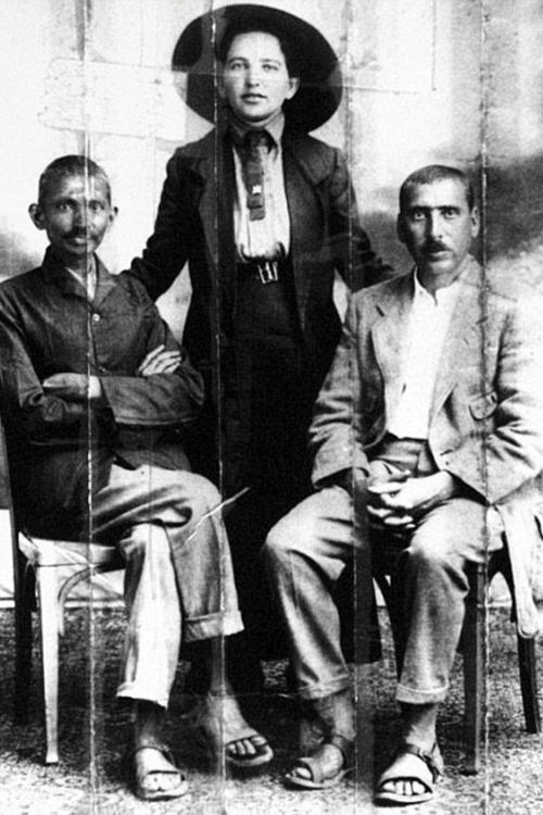 Mahatma Gandi i  Herman Kalenbah sa nepoznatom damom