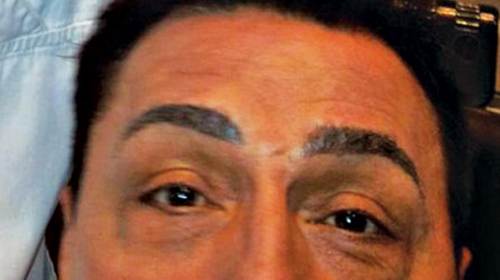 Oči našminkane, obrve tetovirane: Dragan Kojić