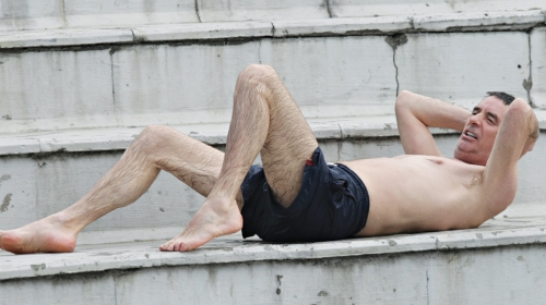 Od kako je pregovarao da uđe u  poznati rijaliti, Miroslav Pržulj na  bazenu „Tašmajdan” sunčao telo na vrelom suncu i sat vreme