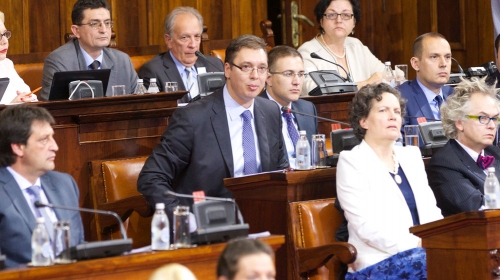 Vučić tri sata odgovarao  na pitanja poslanika