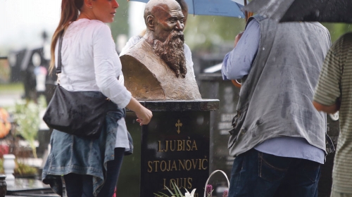 Pevaču  juče održan trogodišnji pomen na groblju u Borči